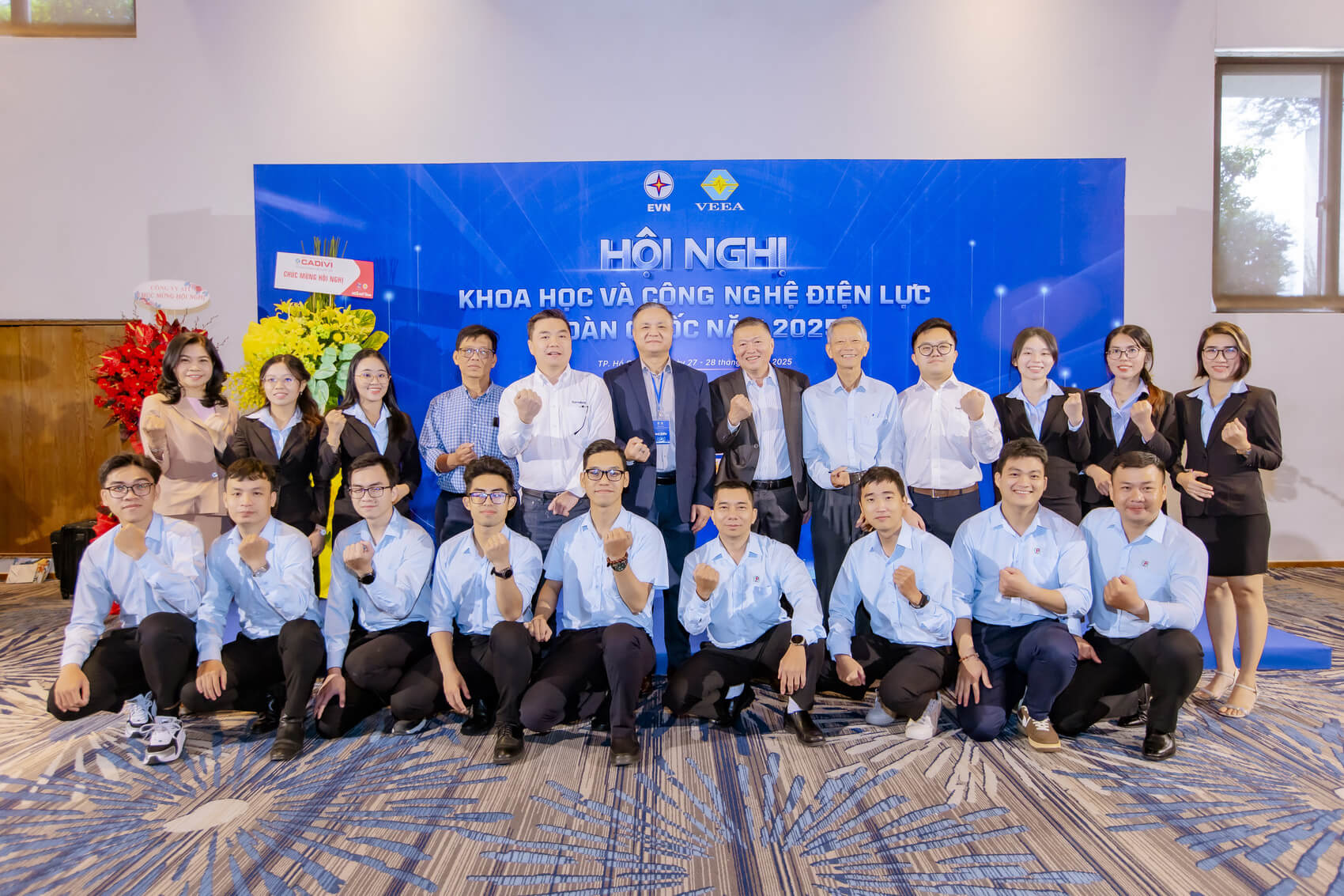 Hinh nhan vien tai Techshow (1)