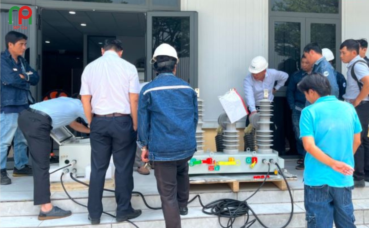 Tại buổi giới thiệu, các kỹ sư và đội vận hành VSIP được trực tiếp thao tác trên thiết bị NOVAs thực tế, chứng kiến sự khác biệt trong cấu trúc, độ bền và tính an toàn của sản phẩm.